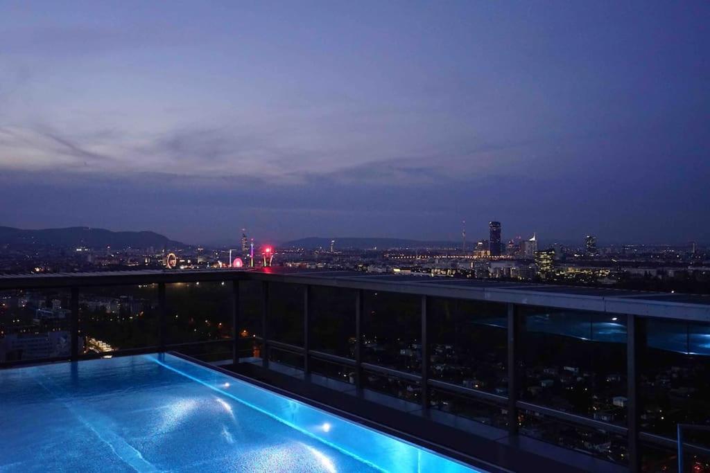 The High-Rise Condo With Pool Відень Екстер'єр фото