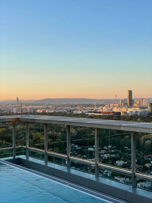 The High-Rise Condo With Pool Відень Екстер'єр фото