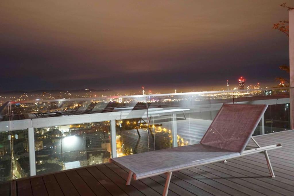 The High-Rise Condo With Pool Відень Екстер'єр фото