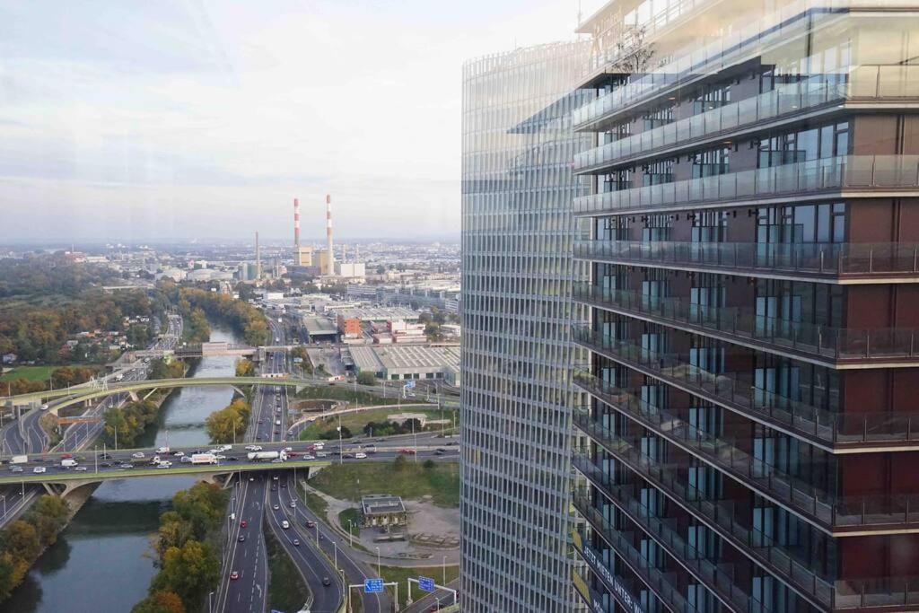 The High-Rise Condo With Pool Відень Екстер'єр фото
